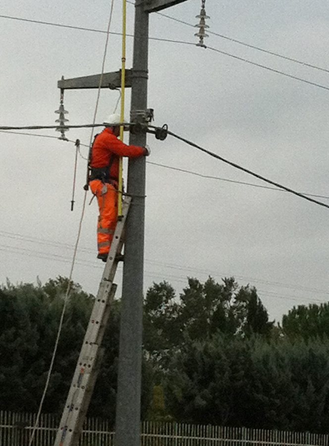 Intervento su linea elettrica aerea in sicurezza